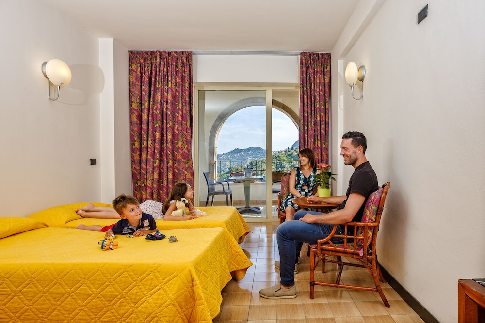 Hotel Olimpo Le Terrazze — Hotel rooms in Letojanni, Sicily
