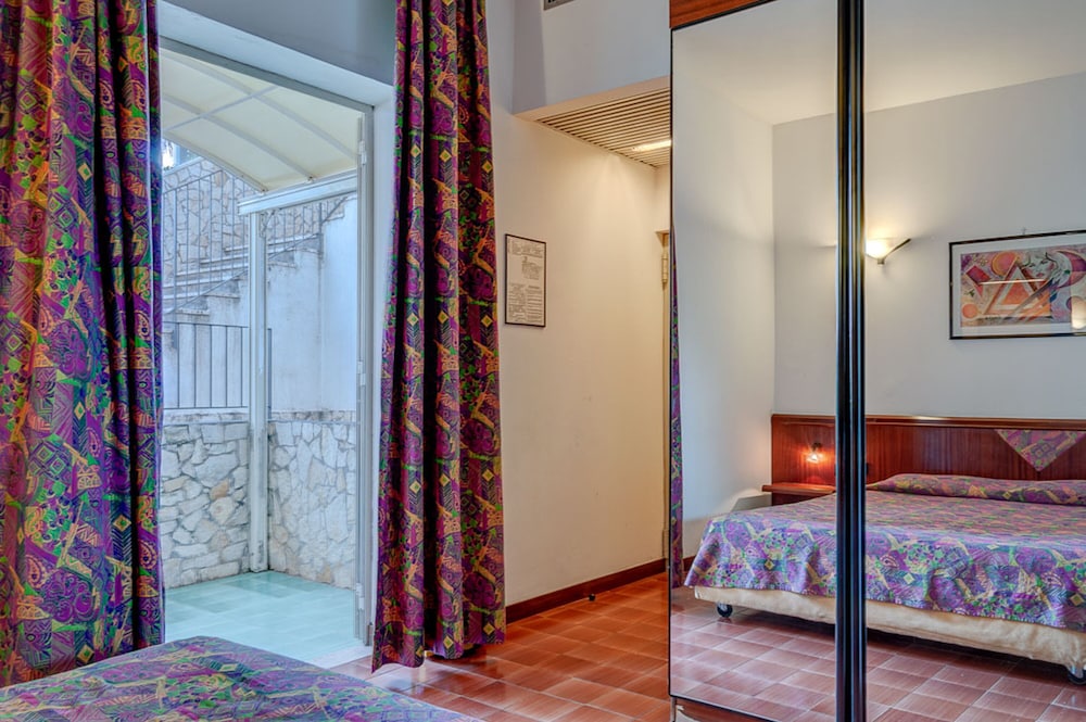 Hotel Olimpo Le Terrazze — Hotel rooms in Letojanni, Sicily