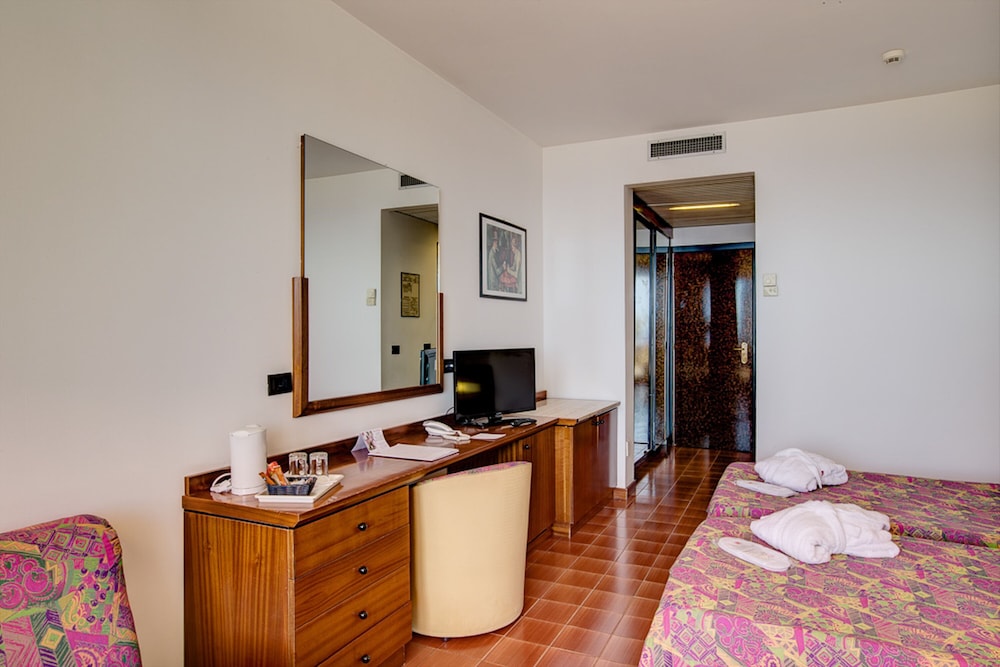 Hotel Olimpo Le Terrazze — Hotel rooms in Letojanni, Sicily
