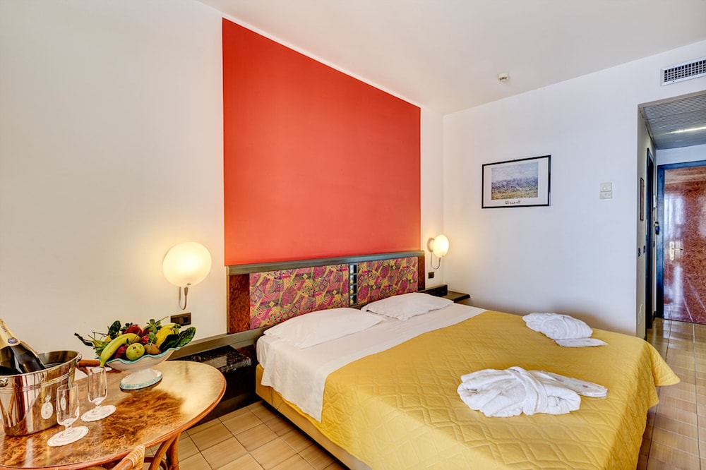 Hotel Olimpo Le Terrazze — Hotel rooms in Letojanni, Sicily