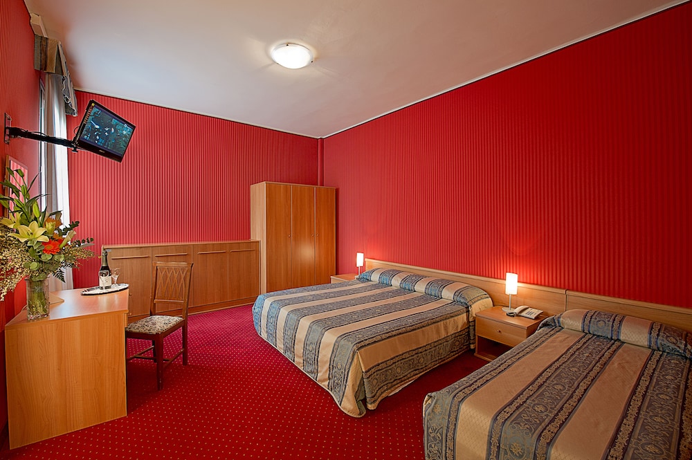 Hotel Nazionale — Hotel rooms in Venice, Veneto