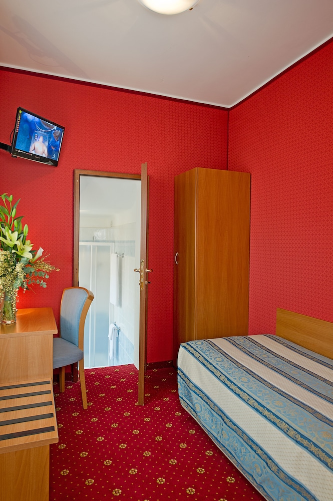 Hotel Nazionale — Hotel rooms in Venice, Veneto