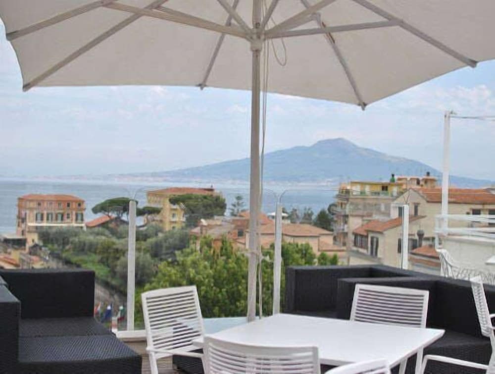 Hotel Plaza — Restaurant & bars in Sorrento, Campania