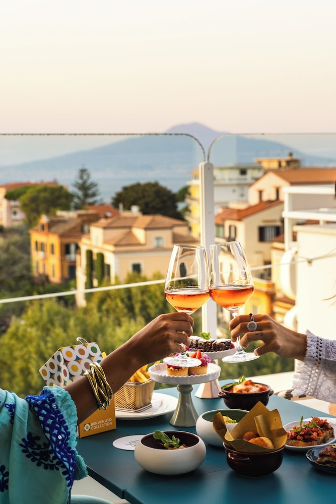 Hotel Plaza — Restaurant & bars in Sorrento, Campania