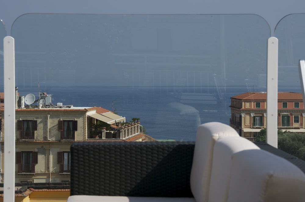 Hotel Plaza — Hotel rooms in Sorrento, Campania