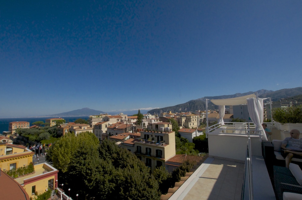 Hotel Plaza — Hotel rooms in Sorrento, Campania