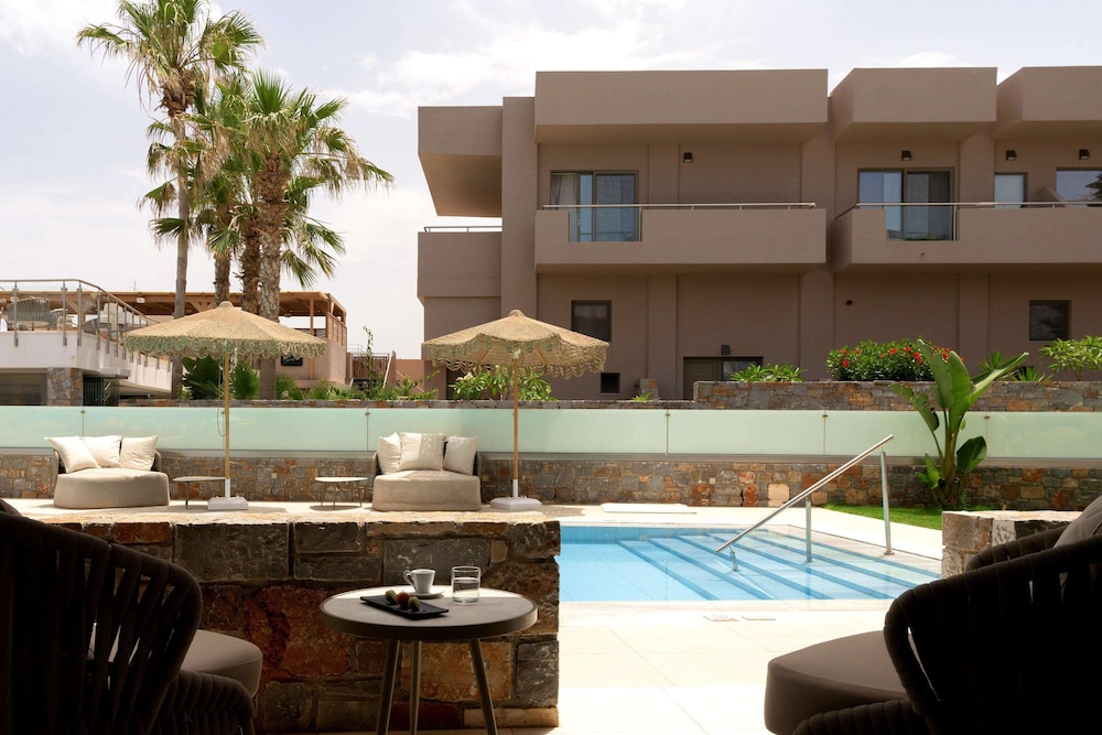 High Beach White — Swimming pool in Malia