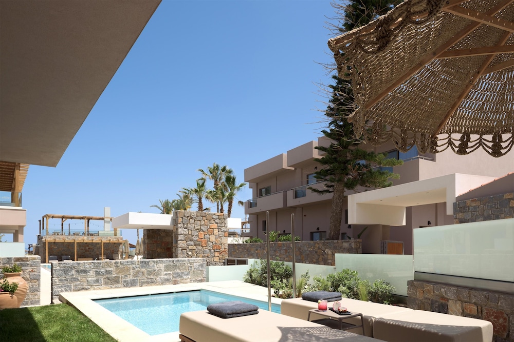 High Beach White — Swimming pool in Malia