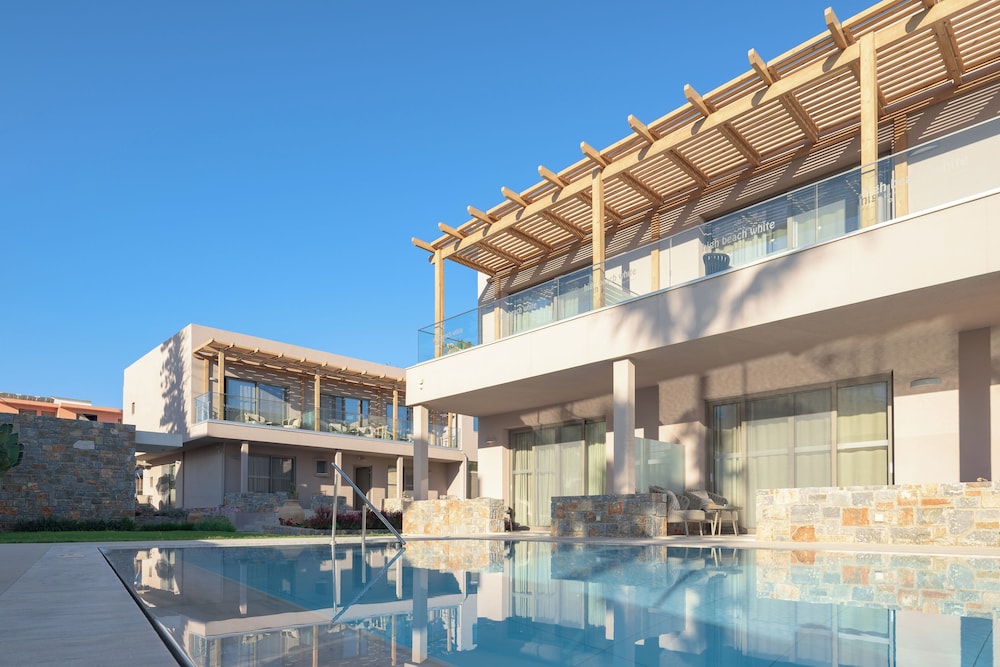 High Beach White — Swimming pool in Malia