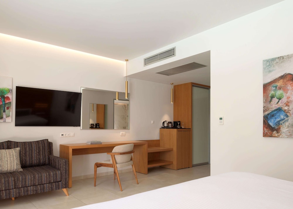 High Beach White — Hotel rooms in Malia