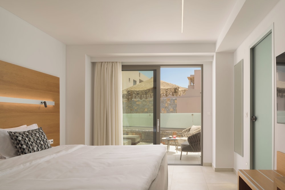 High Beach White — Hotel rooms in Malia