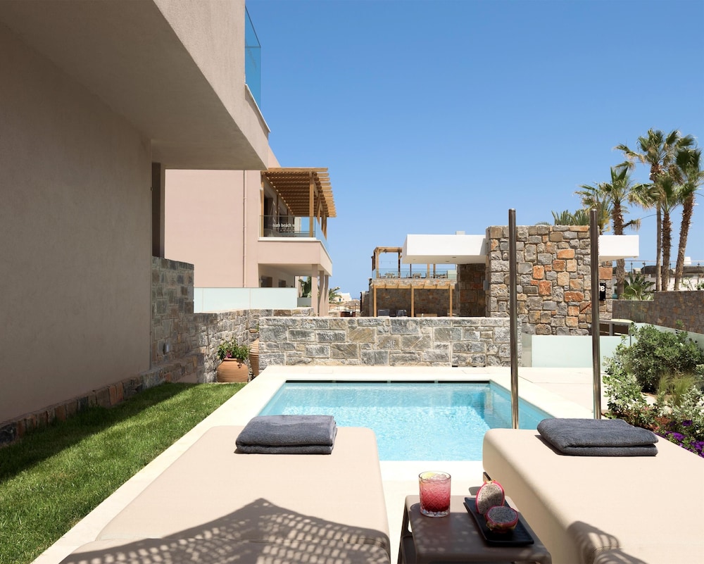 High Beach White — Swimming pool in Malia