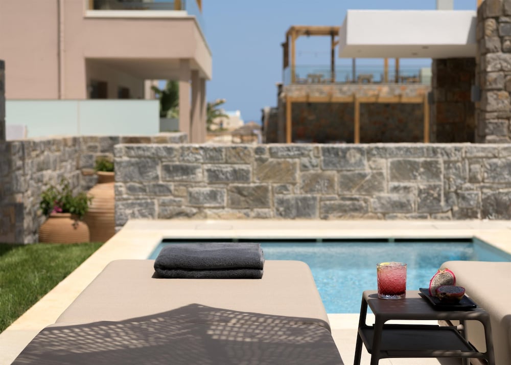High Beach White — Swimming pool in Malia