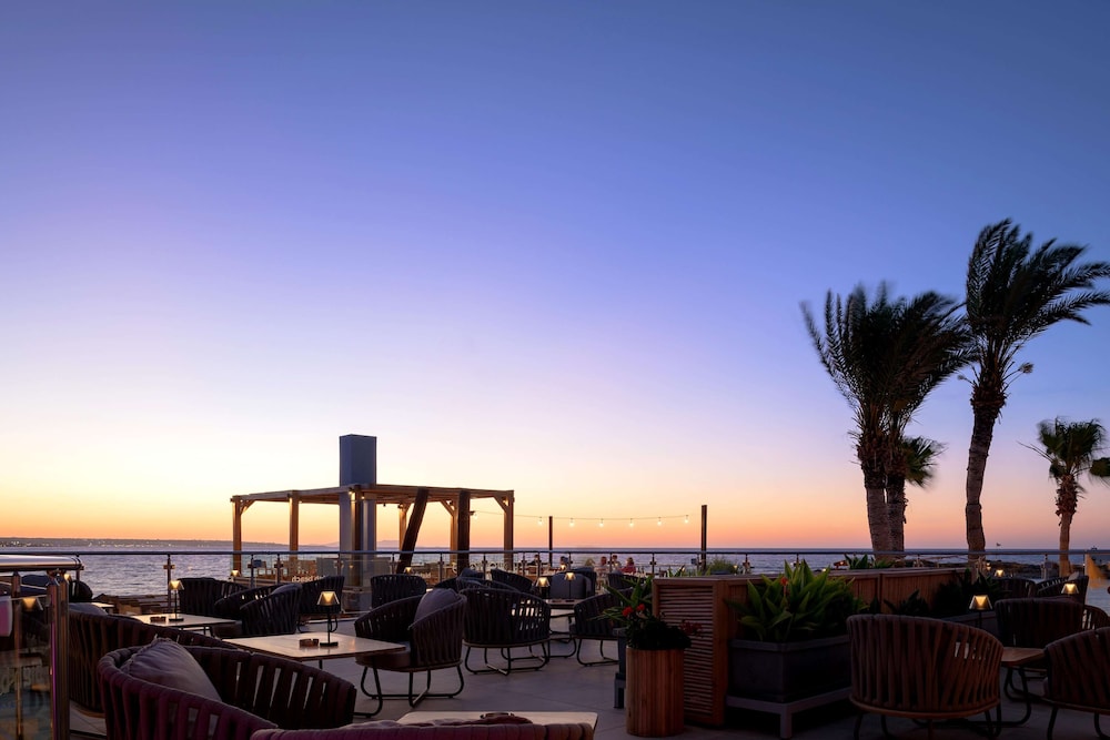 High Beach White — Restaurant & bars in Malia