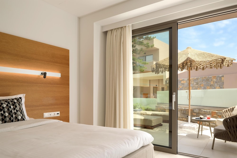 High Beach White — Hotel rooms in Malia