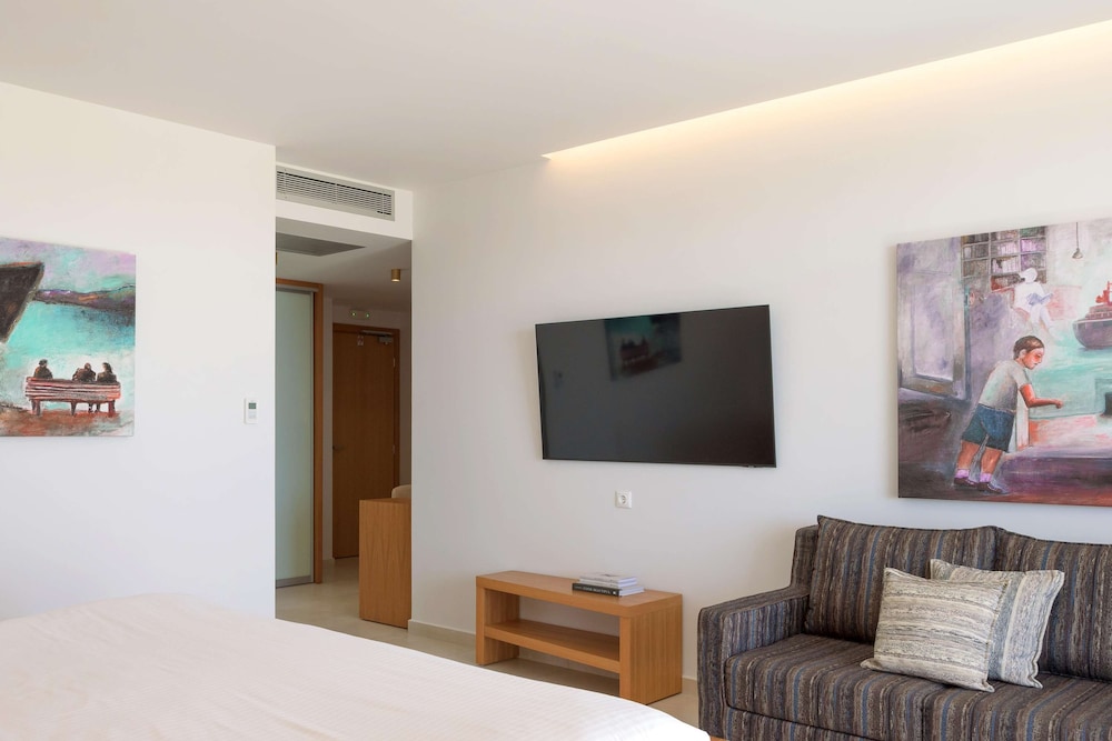High Beach White — Hotel rooms in Malia