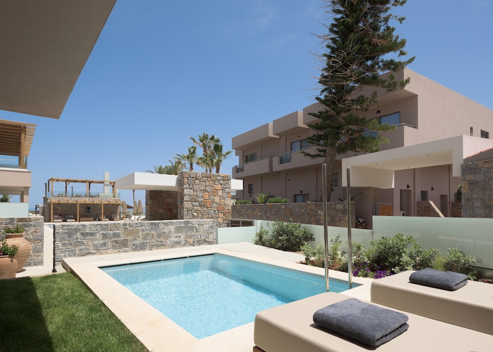 High Beach White — Swimming pool in Malia