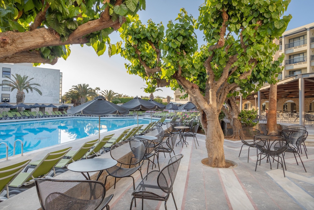 Sol Marina Beach Crete — Swimming pool in Gouves