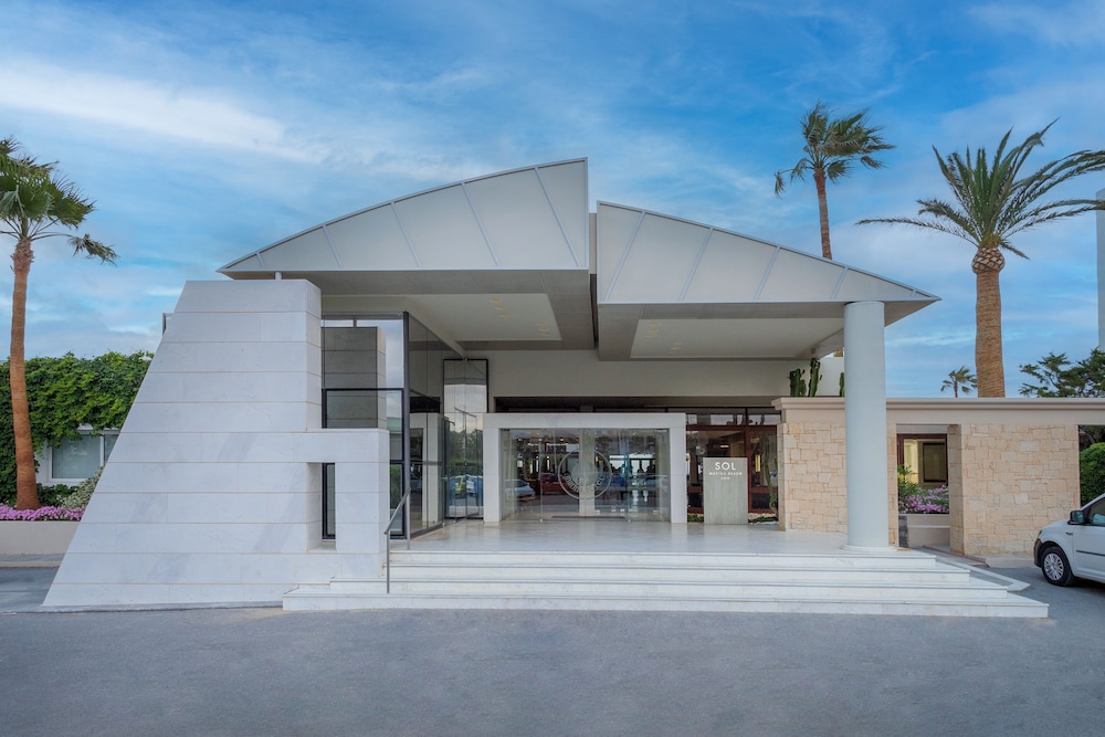 Sol Marina Beach Crete — Hotel building in Gouves