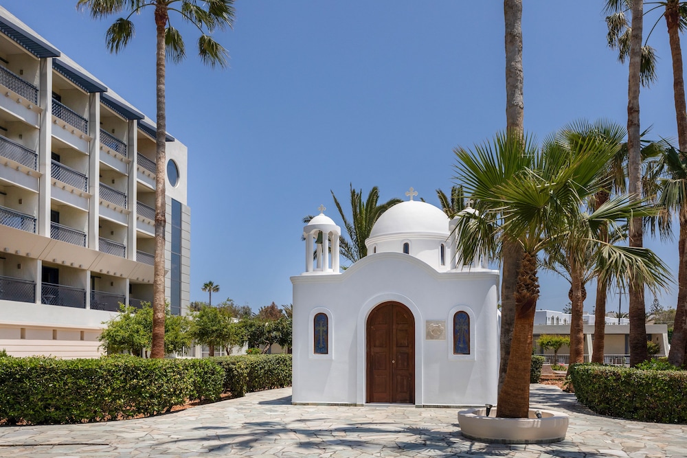 Sol Marina Beach Crete — Hotel building in Gouves