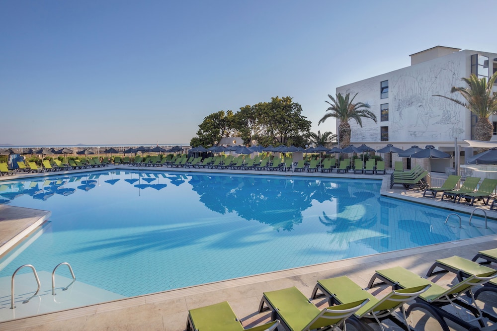 Sol Marina Beach Crete — Swimming pool in Gouves