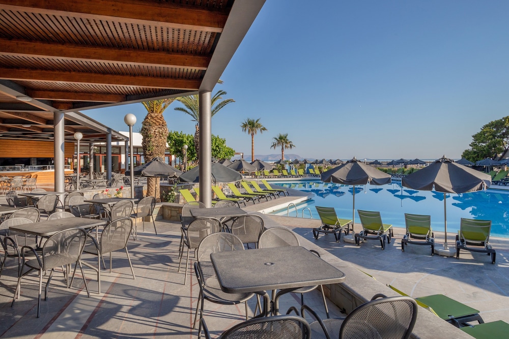 Sol Marina Beach Crete — Swimming pool in Gouves