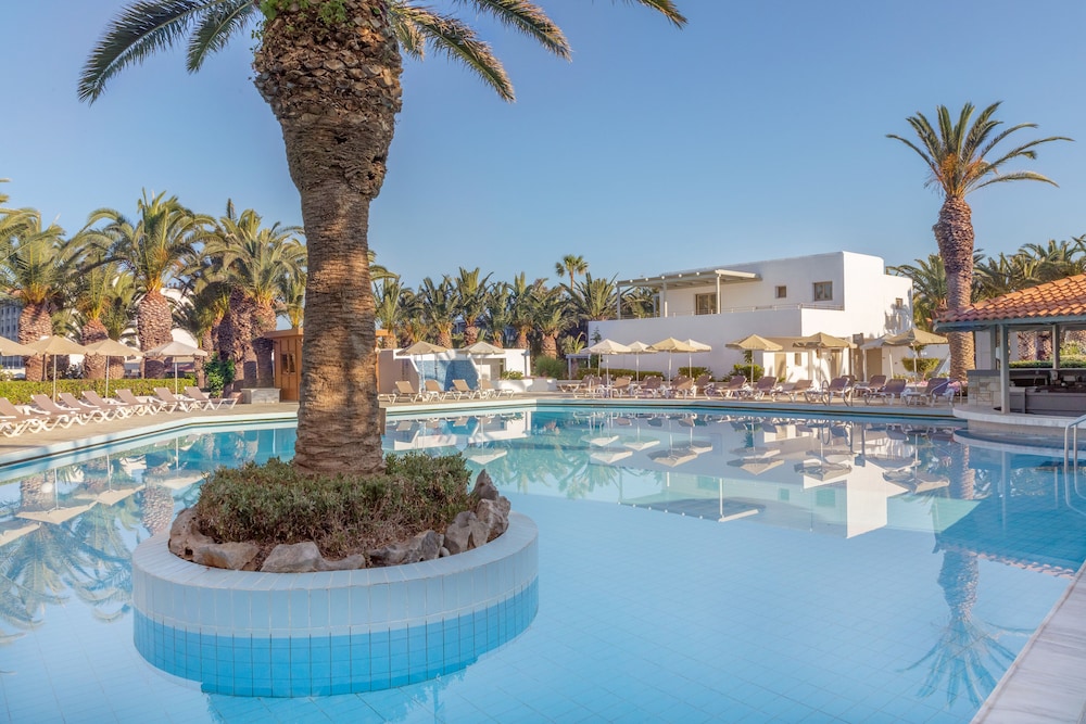 Sol Marina Beach Crete — Swimming pool in Gouves