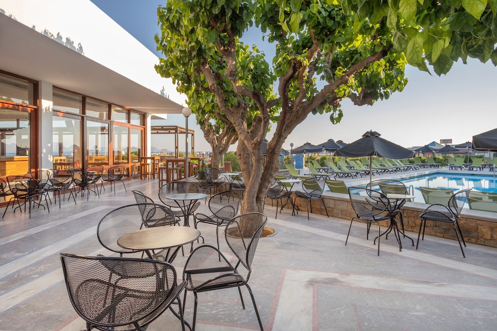 Sol Marina Beach Crete — Restaurant & bars in Gouves