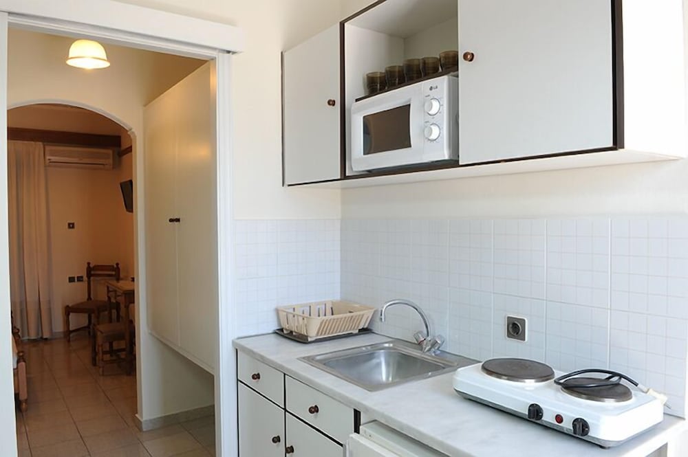 Marianna Hotel — Hotel rooms in Tigaki, South Aegean