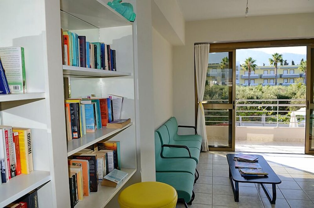 Marianna Hotel — Hotel rooms in Tigaki, South Aegean