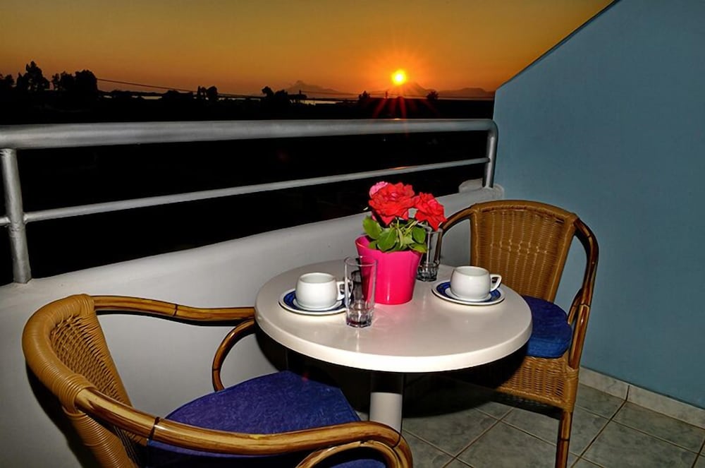 Marianna Hotel — Hotel rooms in Tigaki, South Aegean
