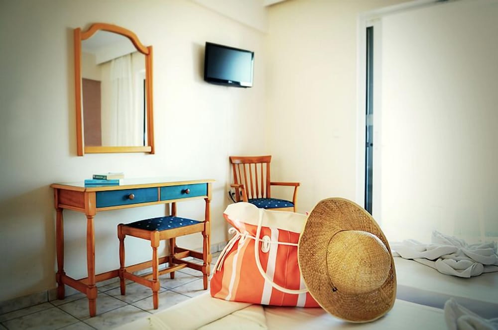 Marianna Hotel — Hotel rooms in Tigaki, South Aegean
