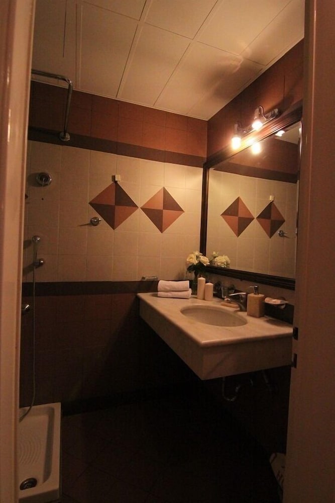 Achillion Hotel — Hotel rooms in Athens, Attica