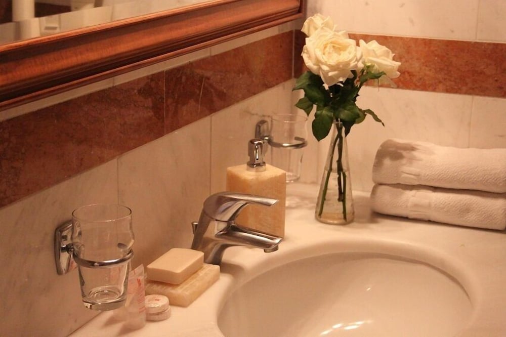 Achillion Hotel — Hotel rooms in Athens, Attica