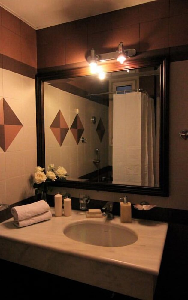 Achillion Hotel — Hotel rooms in Athens, Attica
