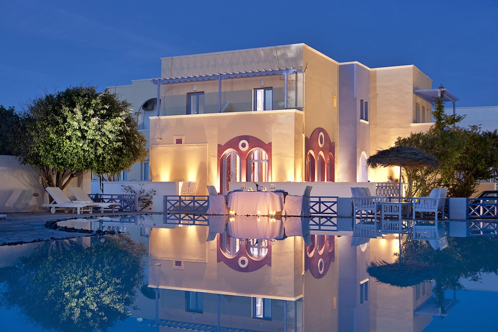Acqua Vatos Santorini Hotel — Swimming pool in Kamari, South Aegean