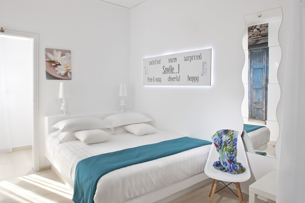 Acqua Vatos Santorini Hotel — Hotel rooms in Kamari, South Aegean