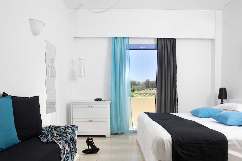Acqua Vatos Santorini Hotel — Hotel rooms in Kamari, South Aegean