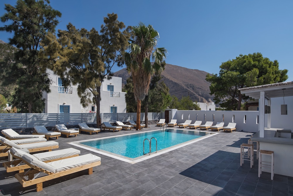 Meltemi Excelsior Suites and Spa — Main photo in Perissa, South Aegean