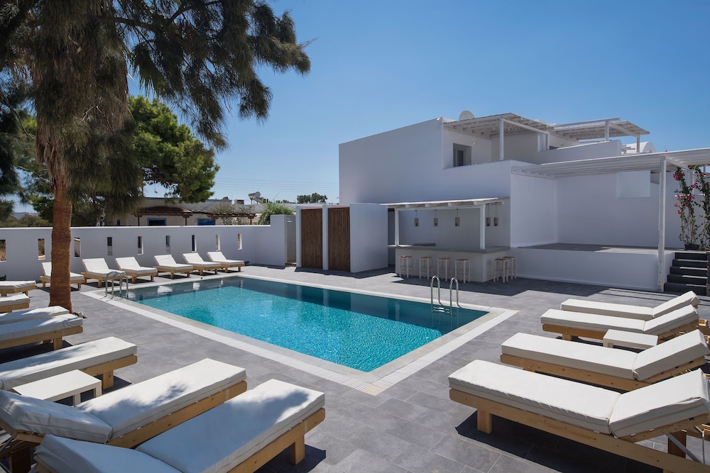 Meltemi Excelsior Suites and Spa — Swimming pool in Perissa, South Aegean