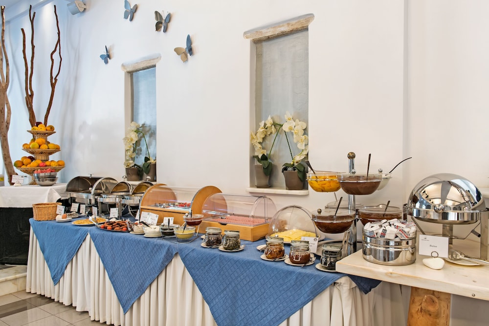 Meltemi Excelsior Suites and Spa — Restaurant & bars in Perissa, South Aegean