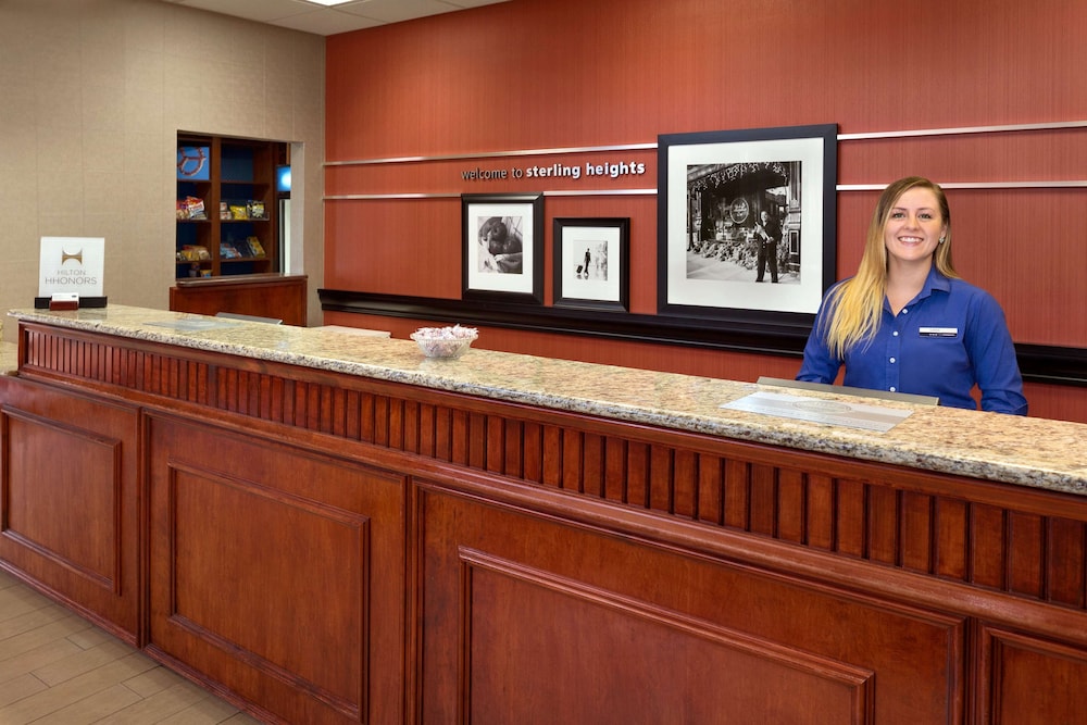 Hampton Inn & Suites Detroit/Sterling Heights — Hotel building in Sterling Heights, Michigan