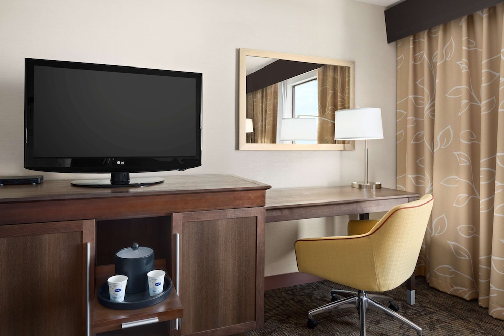 Hampton Inn & Suites Detroit/Sterling Heights — Hotel rooms in Sterling Heights, Michigan