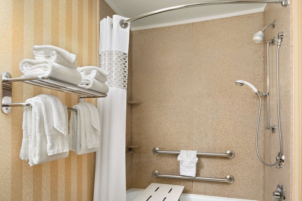 Hampton Inn & Suites Detroit/Sterling Heights — Hotel rooms in Sterling Heights, Michigan
