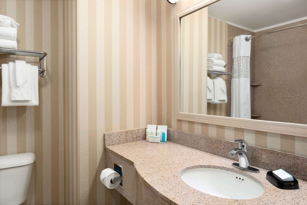 Hampton Inn & Suites Detroit/Sterling Heights — Hotel rooms in Sterling Heights, Michigan