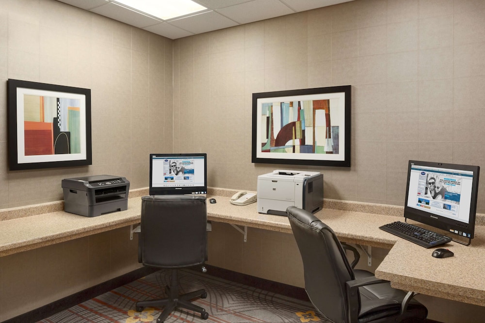 Hampton Inn & Suites Detroit/Sterling Heights — Hotel building in Sterling Heights, Michigan