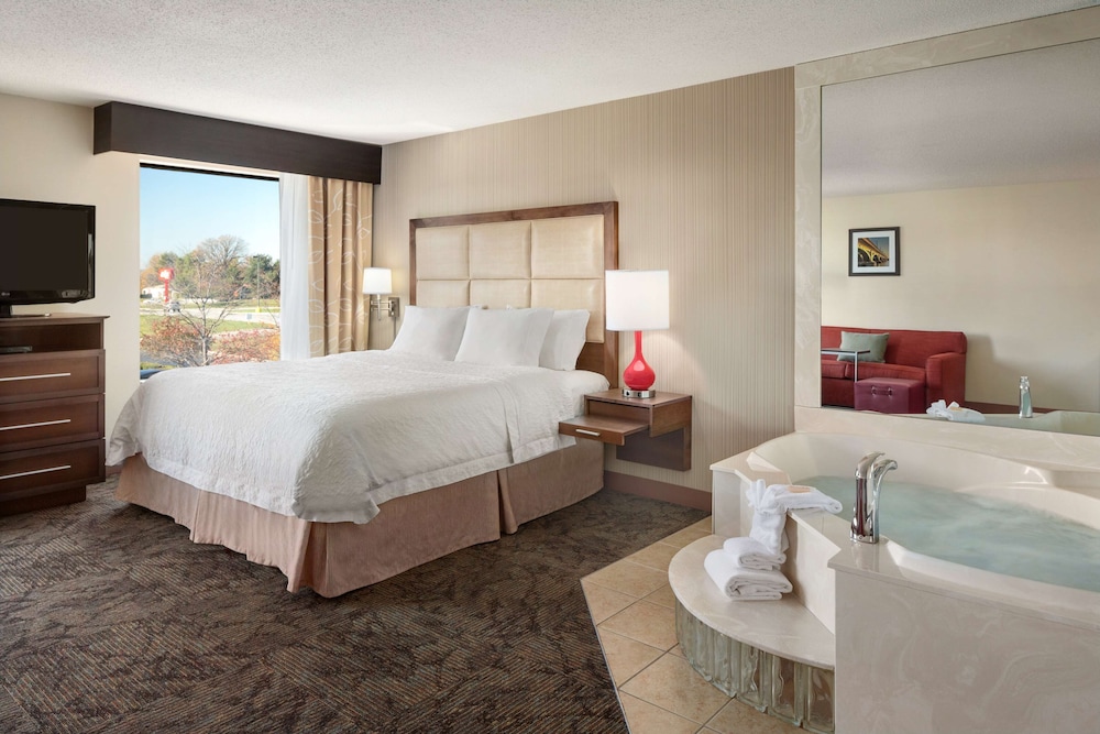 Hampton Inn & Suites Detroit/Sterling Heights — Hotel rooms in Sterling Heights, Michigan