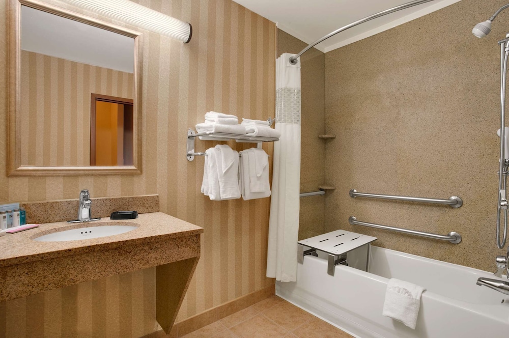 Hampton Inn & Suites Detroit/Sterling Heights — Hotel rooms in Sterling Heights, Michigan