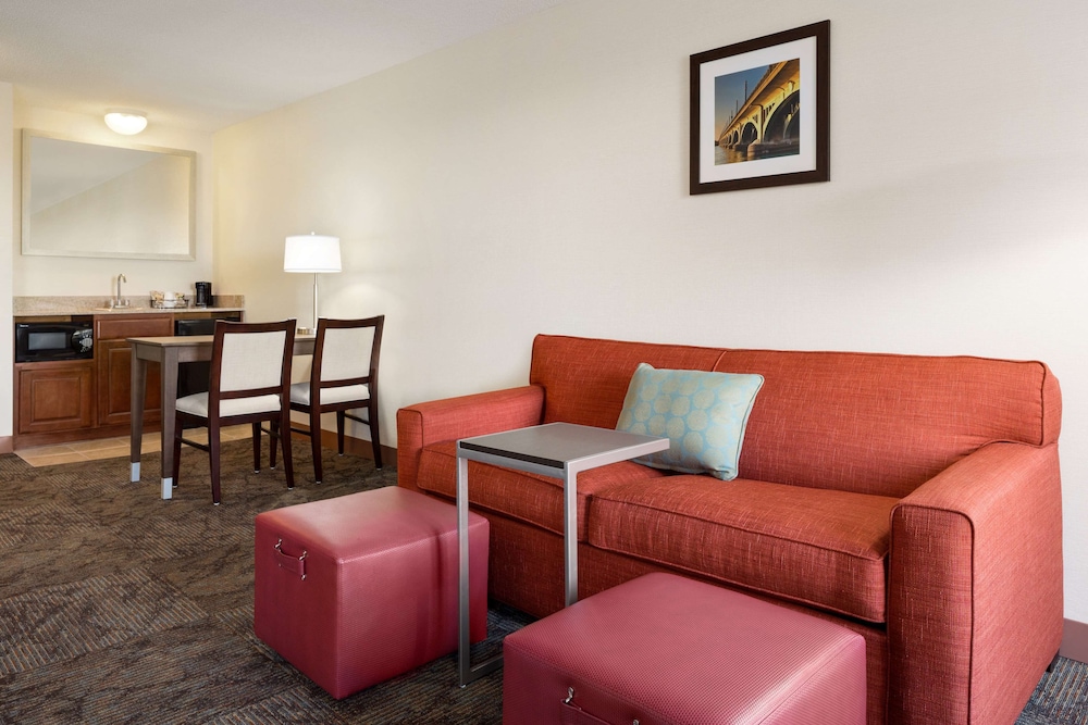 Hampton Inn & Suites Detroit/Sterling Heights — Hotel rooms in Sterling Heights, Michigan