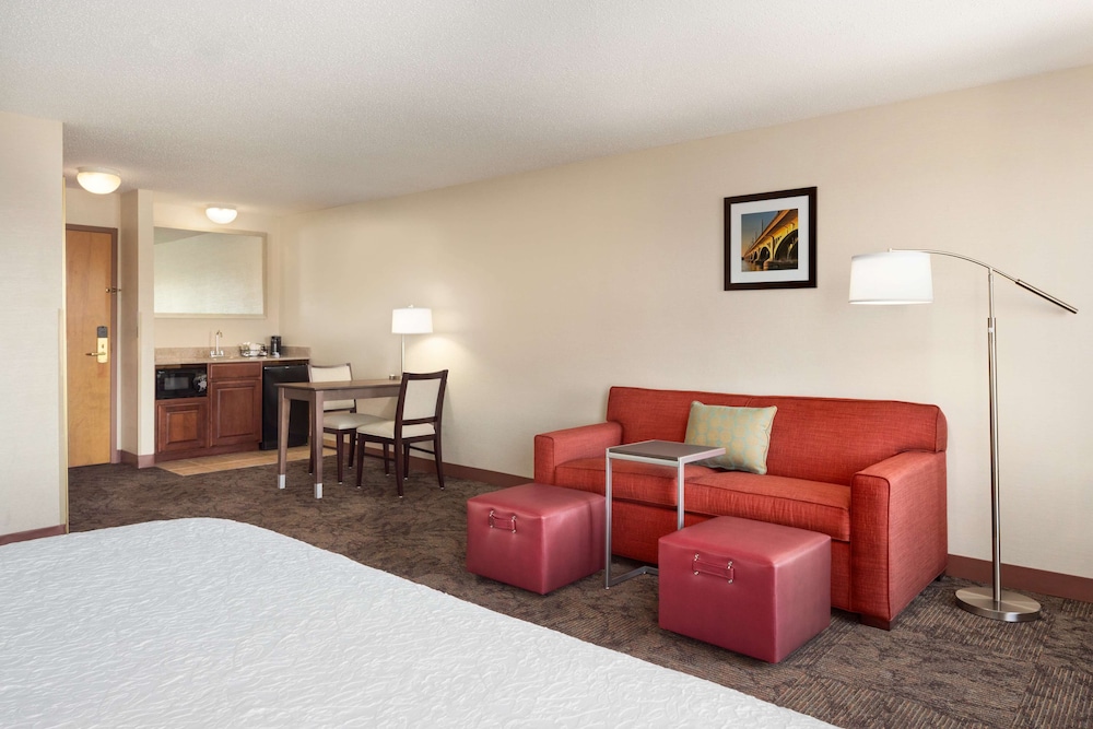 Hampton Inn & Suites Detroit/Sterling Heights — Hotel rooms in Sterling Heights, Michigan